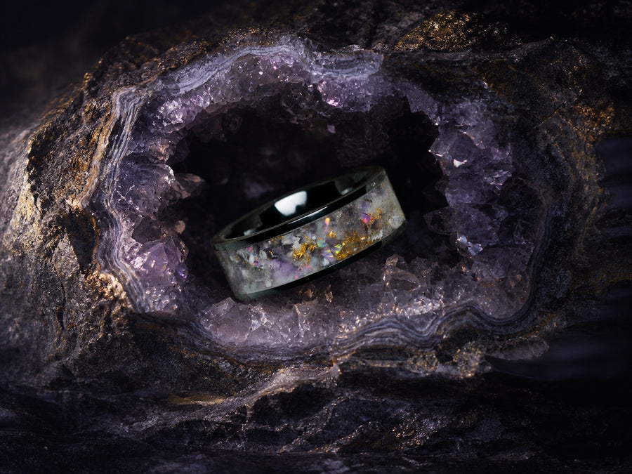 Star-Dust Amethyst ring in a dark amethyst geode atelier setting