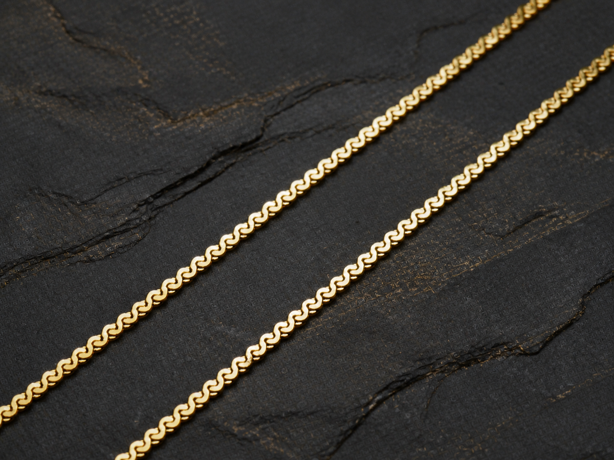 Ivory Strata fine gold chain detail