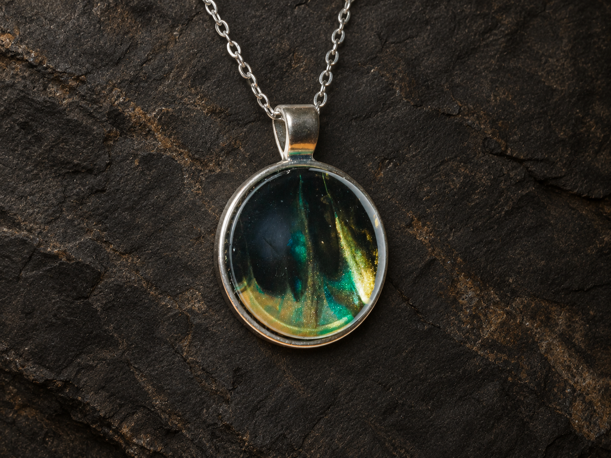 Verdant Rift round pendant necklace detail