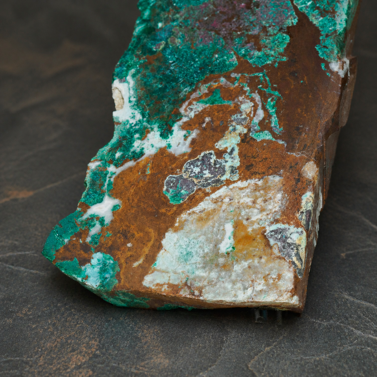 DeGrussa malachite with cuprite, close surface detail