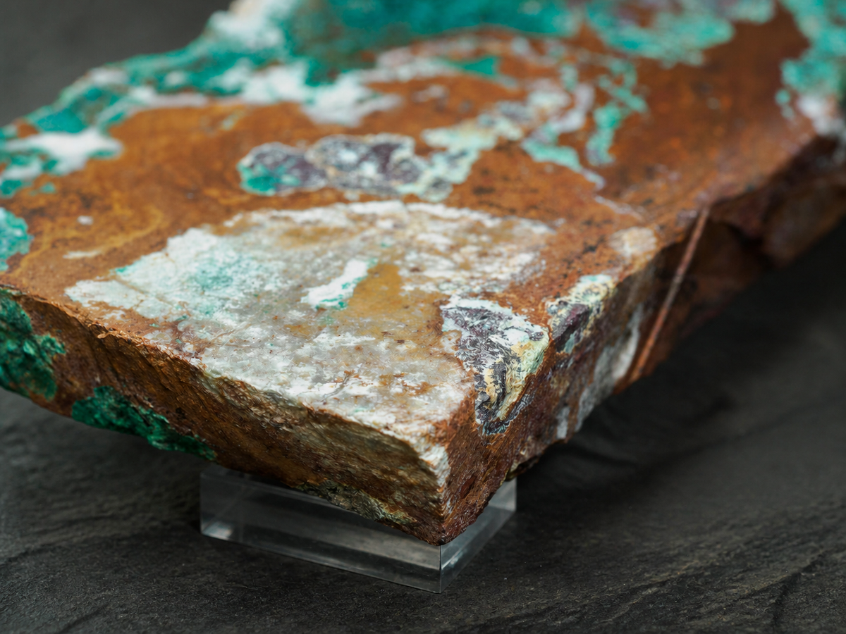 DeGrussa malachite with cuprite, close-up of mineral face and edge