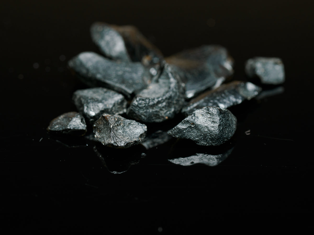 Australite Tektite Chips — Western Australia (2 g), impact-glass specimen, detail view.