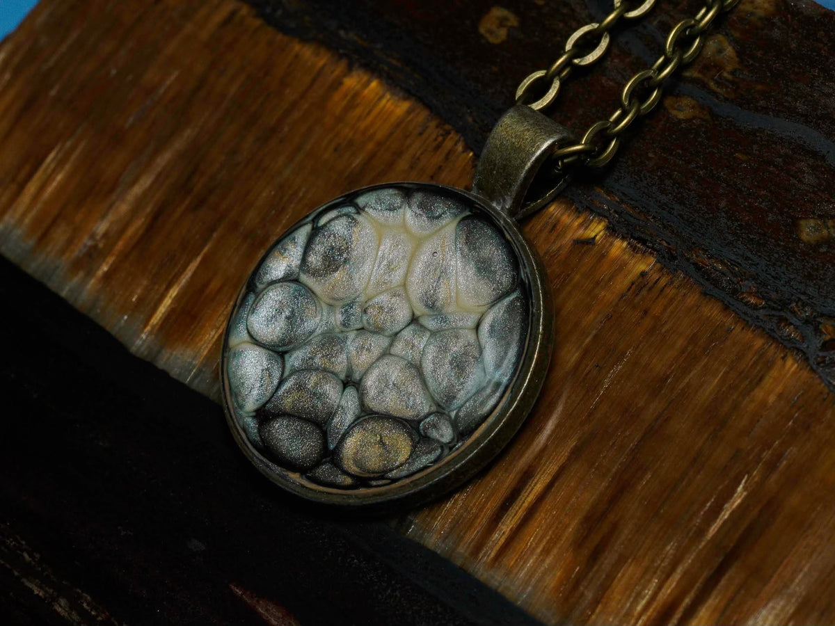 Desert Vein — Quiet Gold pendant necklace