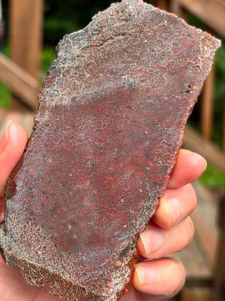 Supplier photo showing the reverse face of the slab