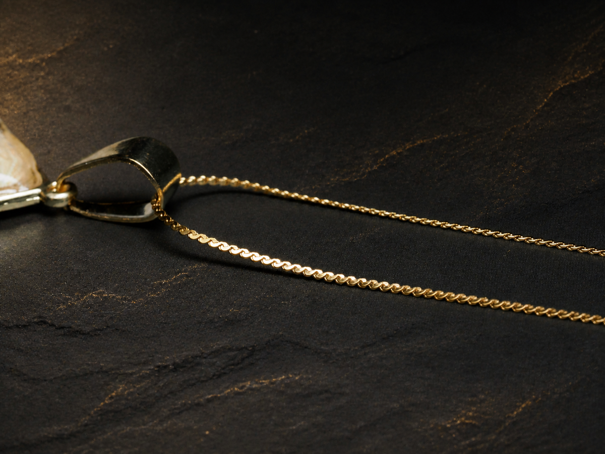 Gold chain and clasp for the Earthlight Strata pendant
