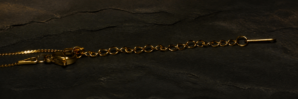 Gold chain extension and clasp for the Earthlight Strata pendant