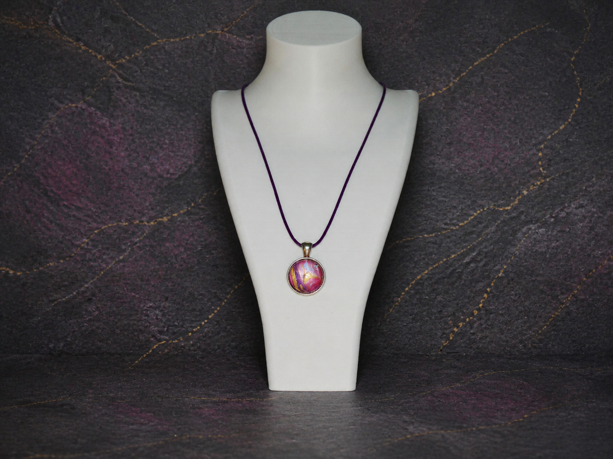 Magenta Strata round silver pendant on a 40 cm purple cord necklace