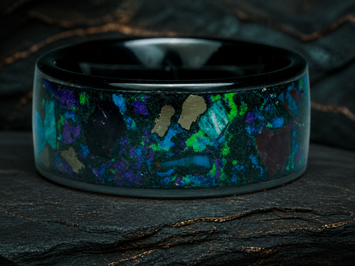 Oceanfire Mosaic black ceramic ring showing blue, green, violet and pyrite fragments on dark slate