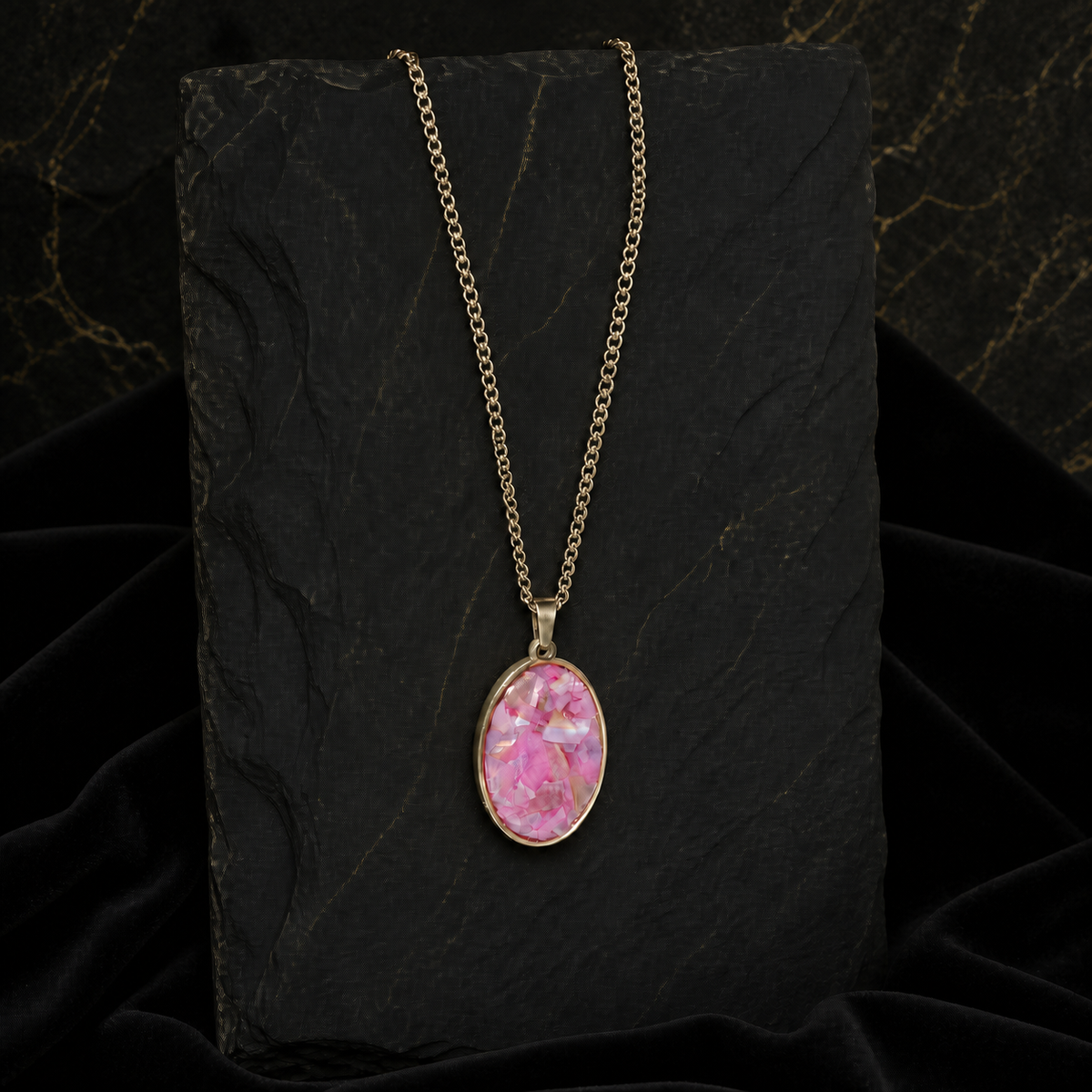 Roselight Oval pendant with full 60 cm gold-plated chain