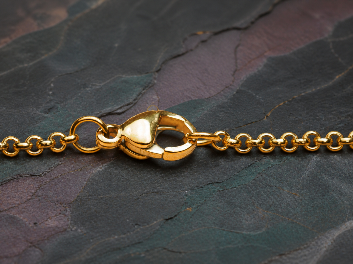 Lobster clasp detail for the Thermal Rift fine gold chain