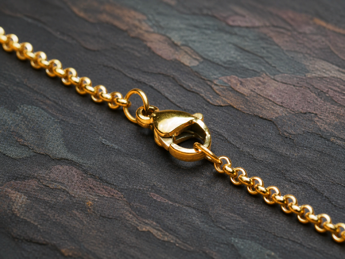 Angled clasp and chain-link detail for the Thermal Rift gold necklace