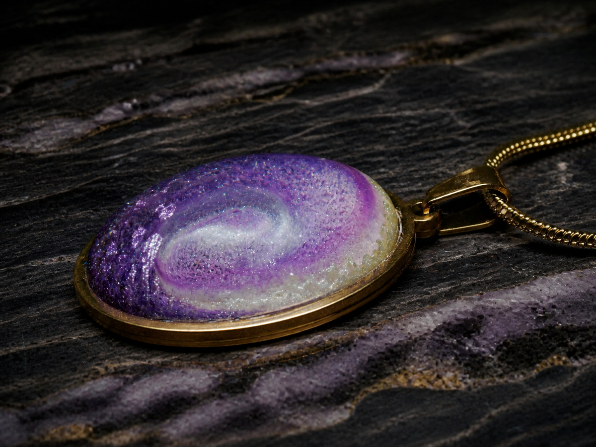 Violet Gyre oval resin dome pendant, low side detail