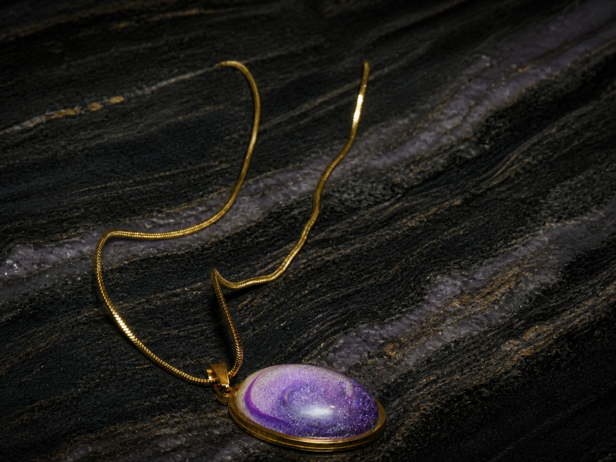 Violet Gyre pendant with full 45 cm gold-plated snake chain