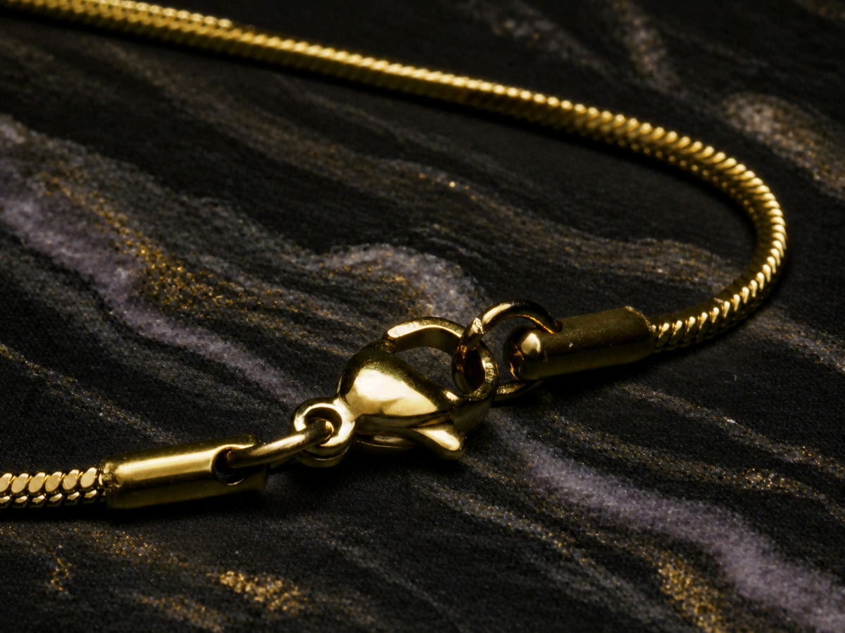 Violet Gyre snake chain lobster clasp, alternate detail